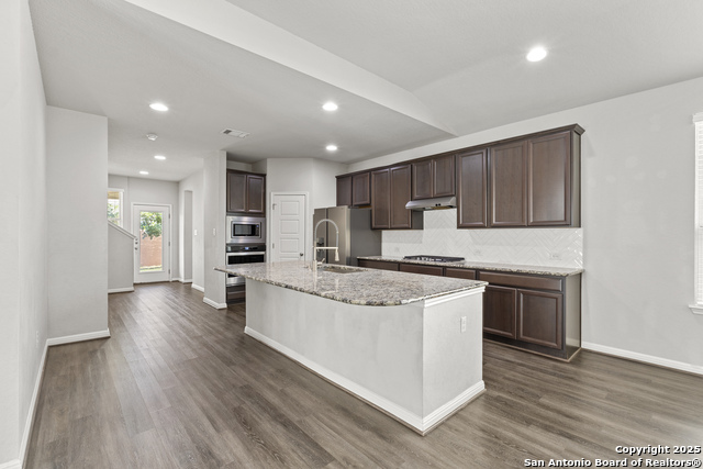 Listing photo id 12 for 13031 Maridell Park