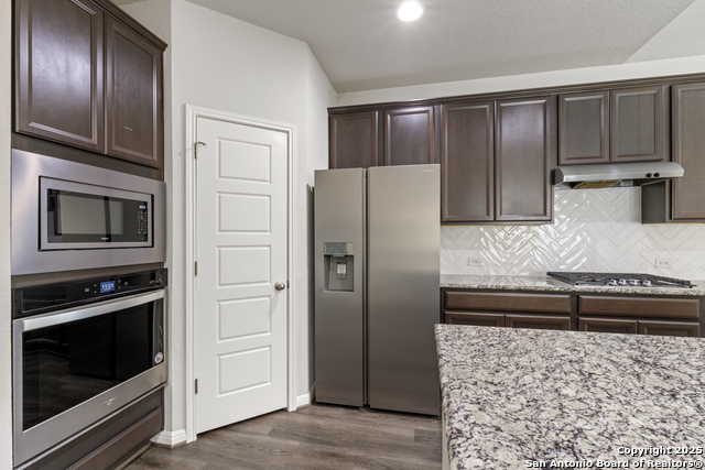 Listing photo id 17 for 13031 Maridell Park