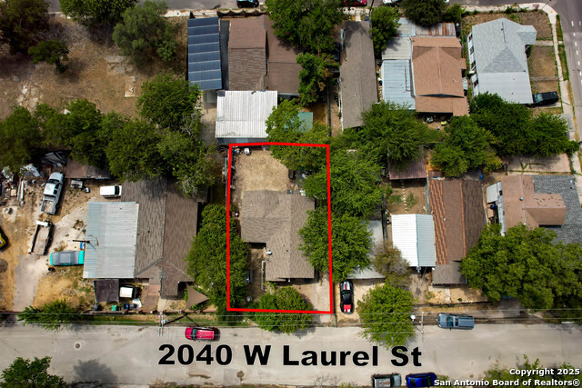 Listing photo id 13 for 2040 Laurel W