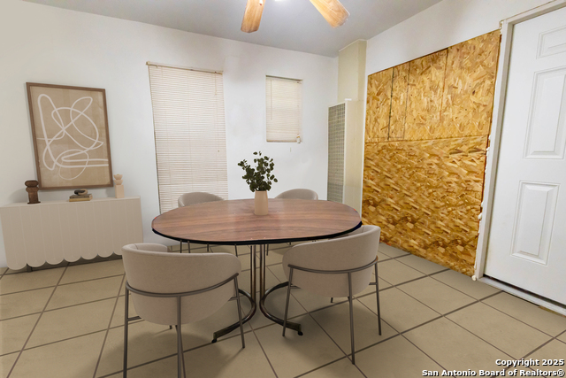 Listing photo id 3 for 2040 Laurel W