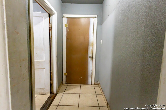 Listing photo id 5 for 2040 Laurel W