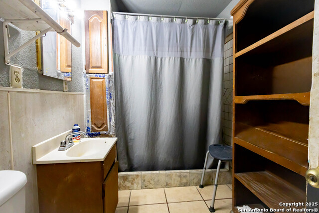 Listing photo id 6 for 2040 Laurel W