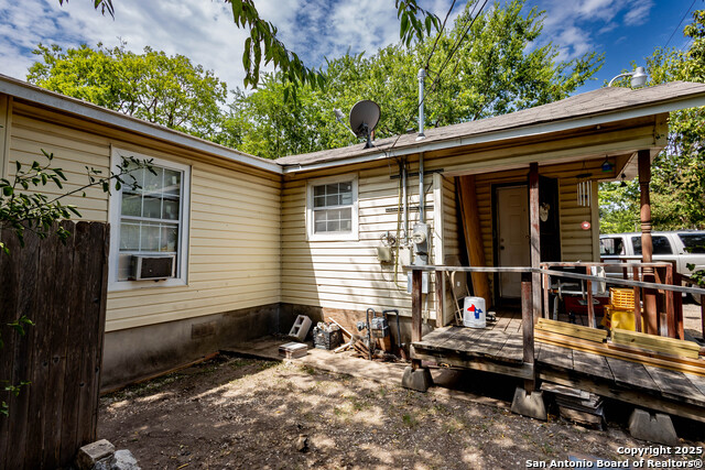 Listing photo id 7 for 2040 Laurel W