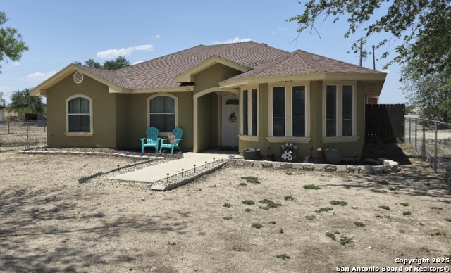 Details for 116 Evlyn W, La Pryor, TX 78872
