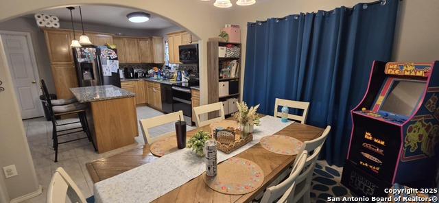 Listing photo id 0 for 116 Evlyn W