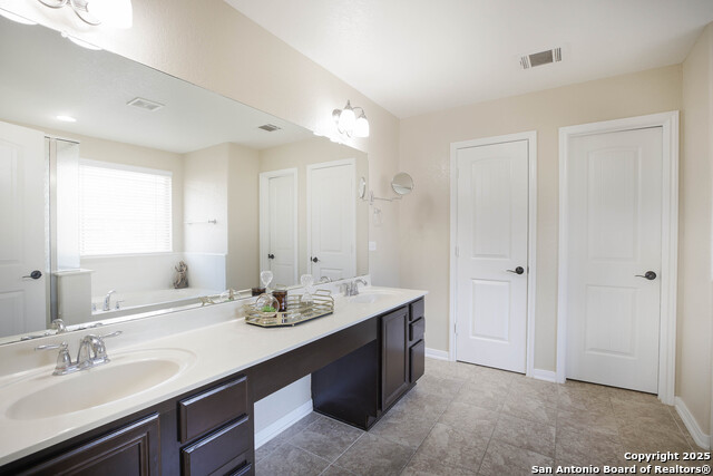 Listing photo id 18 for 19219 Deep Bay