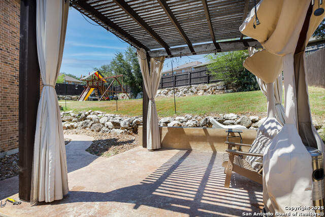 Listing photo id 25 for 19219 Deep Bay