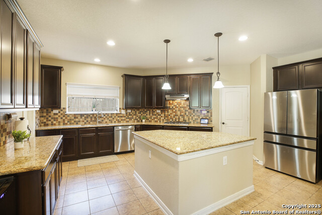 Listing photo id 6 for 19219 Deep Bay