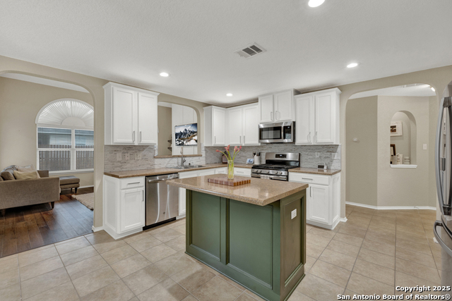 Image 17 of 41 For 716 Hollow Ridge