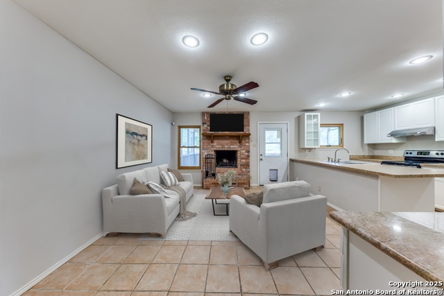 Listing photo id 9 for 10001 Big Geronimo St
