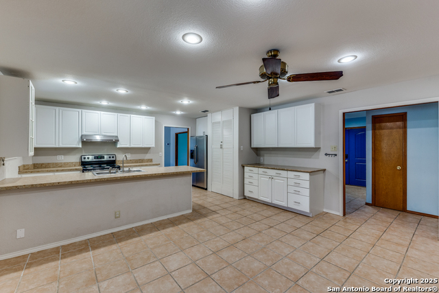 Listing photo id 11 for 10001 Big Geronimo St