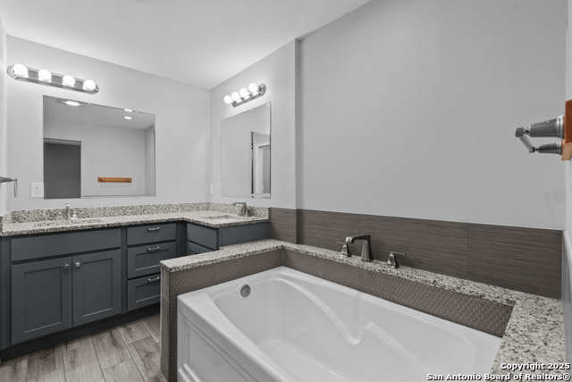 Listing photo id 16 for 10001 Big Geronimo St