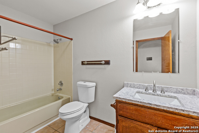 Listing photo id 19 for 10001 Big Geronimo St
