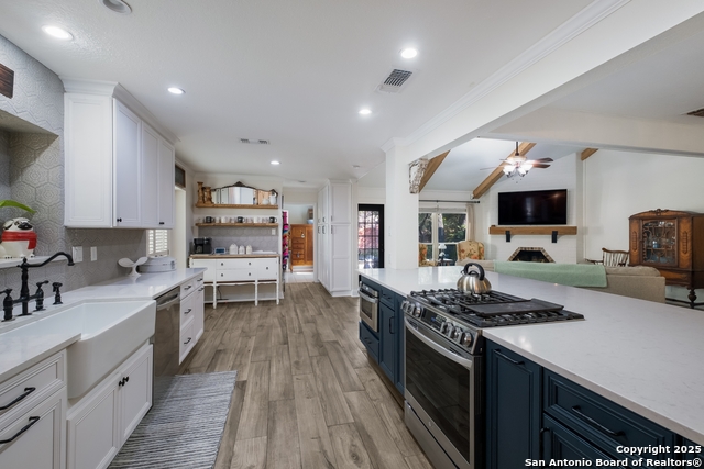 Image 10 of 26 For 12518 Chateau Forest