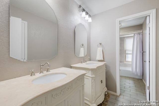 Image 18 of 26 For 12518 Chateau Forest