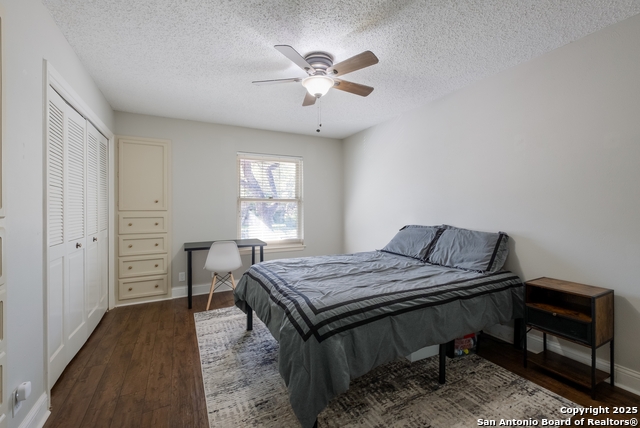 Image 21 of 26 For 12518 Chateau Forest