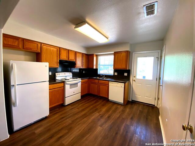 Image 5 of 11 For 126 Mansfield St S B