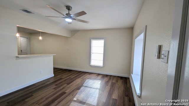 Image 4 of 41 For 622 Fenfield Ave.