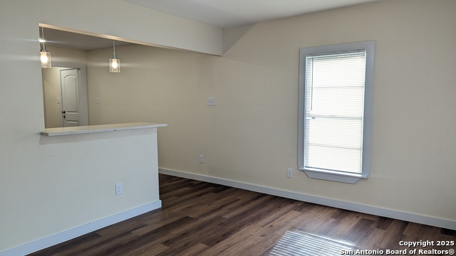 Image 5 of 41 For 622 Fenfield Ave.