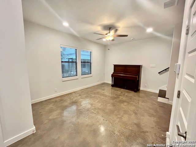 Image 4 of 23 For 1130 Olive St N