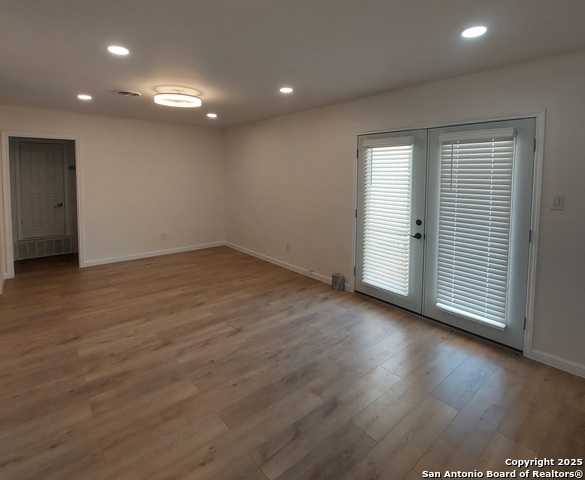 Image 4 of 13 For 474 Linda  