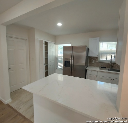 Image 8 of 13 For 474 Linda  