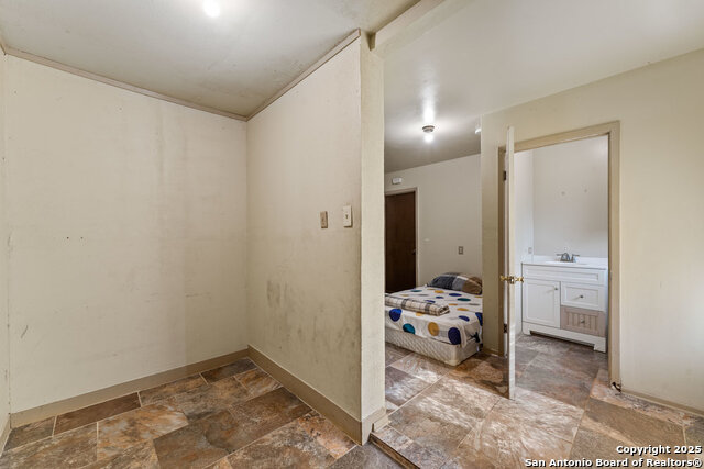 Image 14 of 25 For 127 Roesler  
