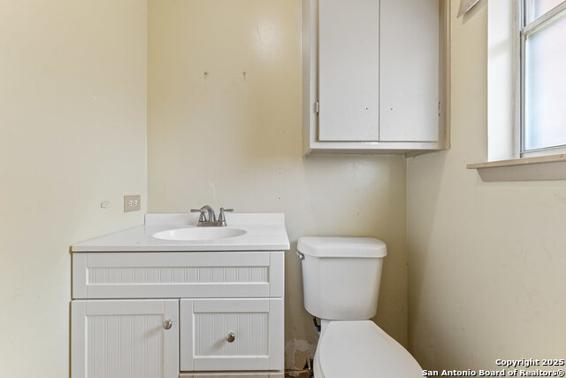 Image 15 of 25 For 127 Roesler  
