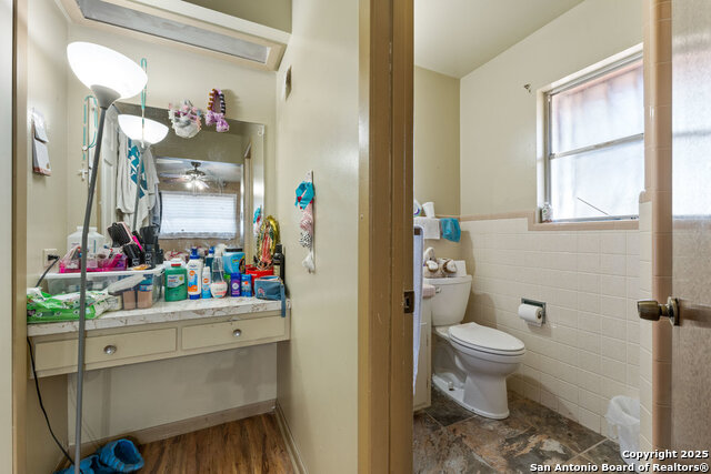 Image 21 of 25 For 127 Roesler  