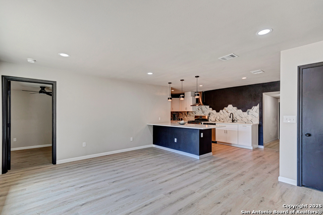 Listing photo id 9 for 227 Burwood  