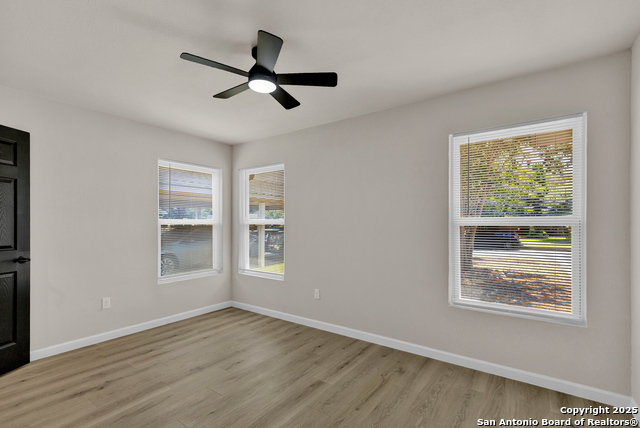 Listing photo id 15 for 227 Burwood  