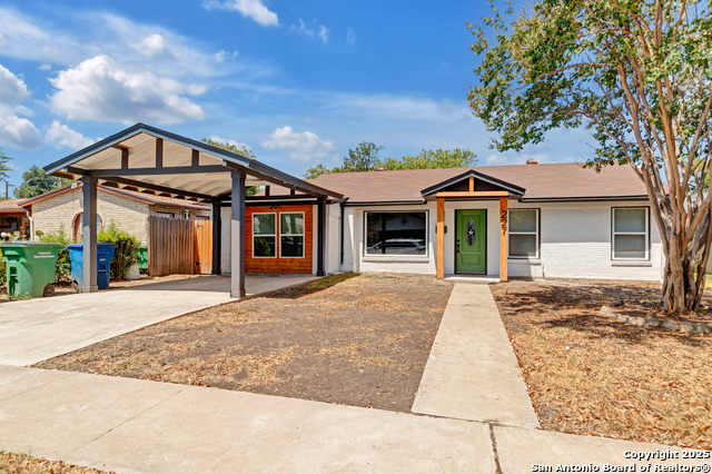 Listing photo id 0 for 227 Burwood  