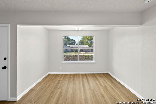 Image 14 of 52 For 6011 Lark Valley