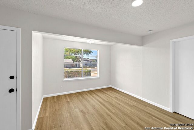 Image 15 of 52 For 6011 Lark Valley