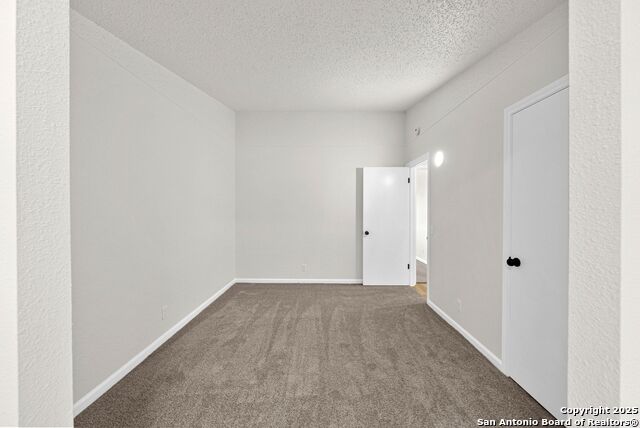 Image 21 of 52 For 6011 Lark Valley