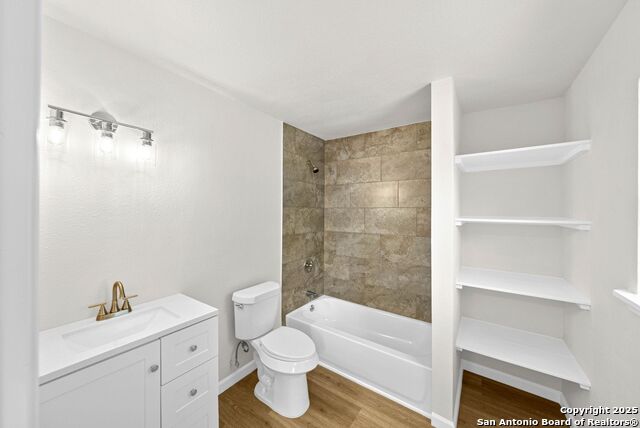 Image 22 of 52 For 6011 Lark Valley