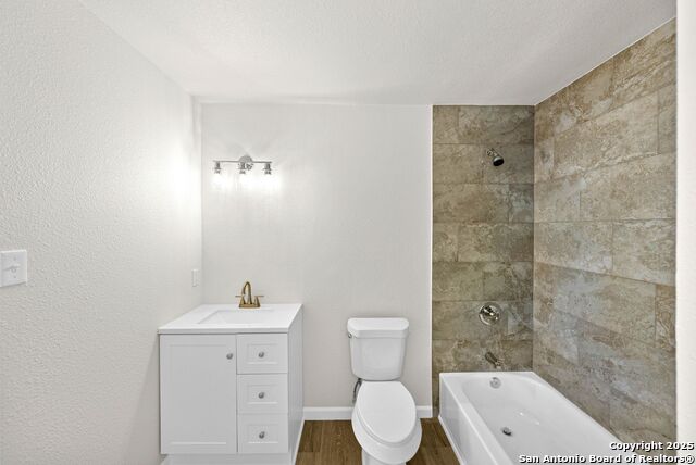 Image 23 of 52 For 6011 Lark Valley