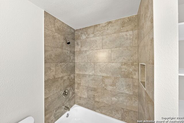 Image 26 of 52 For 6011 Lark Valley