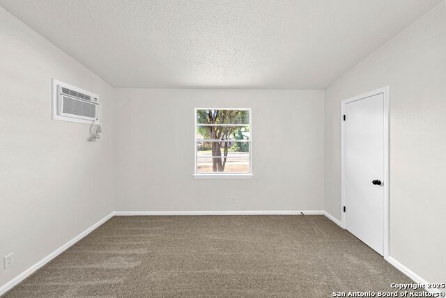 Image 30 of 52 For 6011 Lark Valley