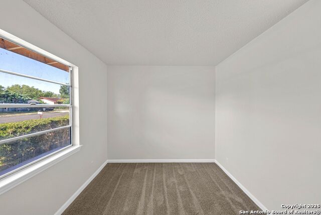 Image 34 of 52 For 6011 Lark Valley