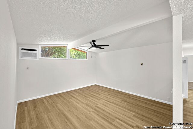 Image 6 of 52 For 6011 Lark Valley