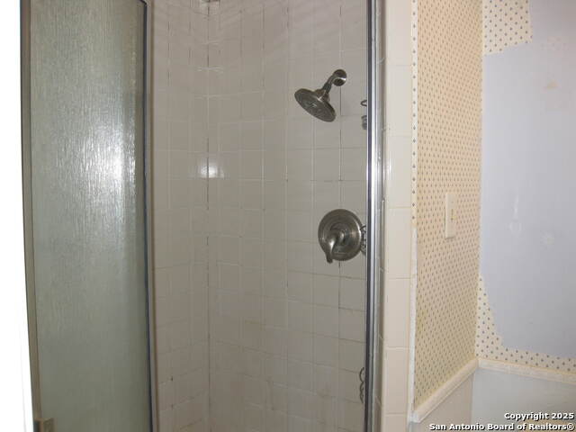 Image 4 of 25 For 5406 Clover Dr.