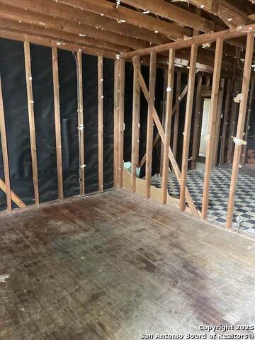 Listing photo id 0 for 1002 Onslow St