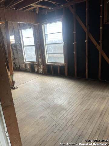 Listing photo id 1 for 1002 Onslow St