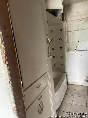 Listing photo id 2 for 1002 Onslow St