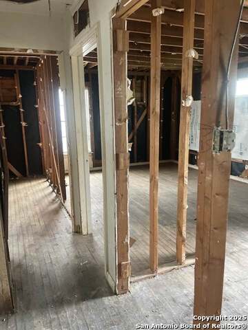 Listing photo id 3 for 1002 Onslow St