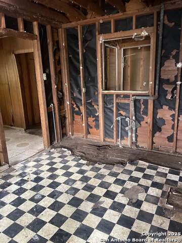 Listing photo id 6 for 1002 Onslow St