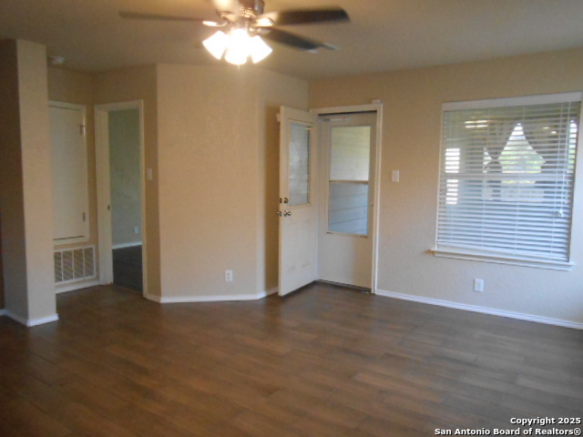 Listing photo id 20 for 6942 Asbury  