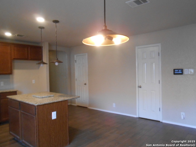 Listing photo id 22 for 6942 Asbury  