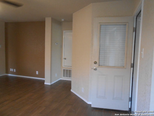 Listing photo id 32 for 6942 Asbury  